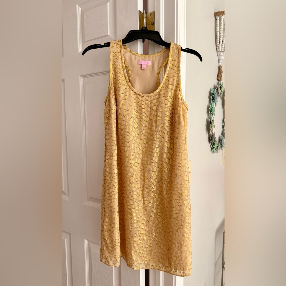 LILLY PULITZER BETTY ALMOND GOLD PACKIN HEAD JACQUARD SILK DRESS!
SZ SMALL